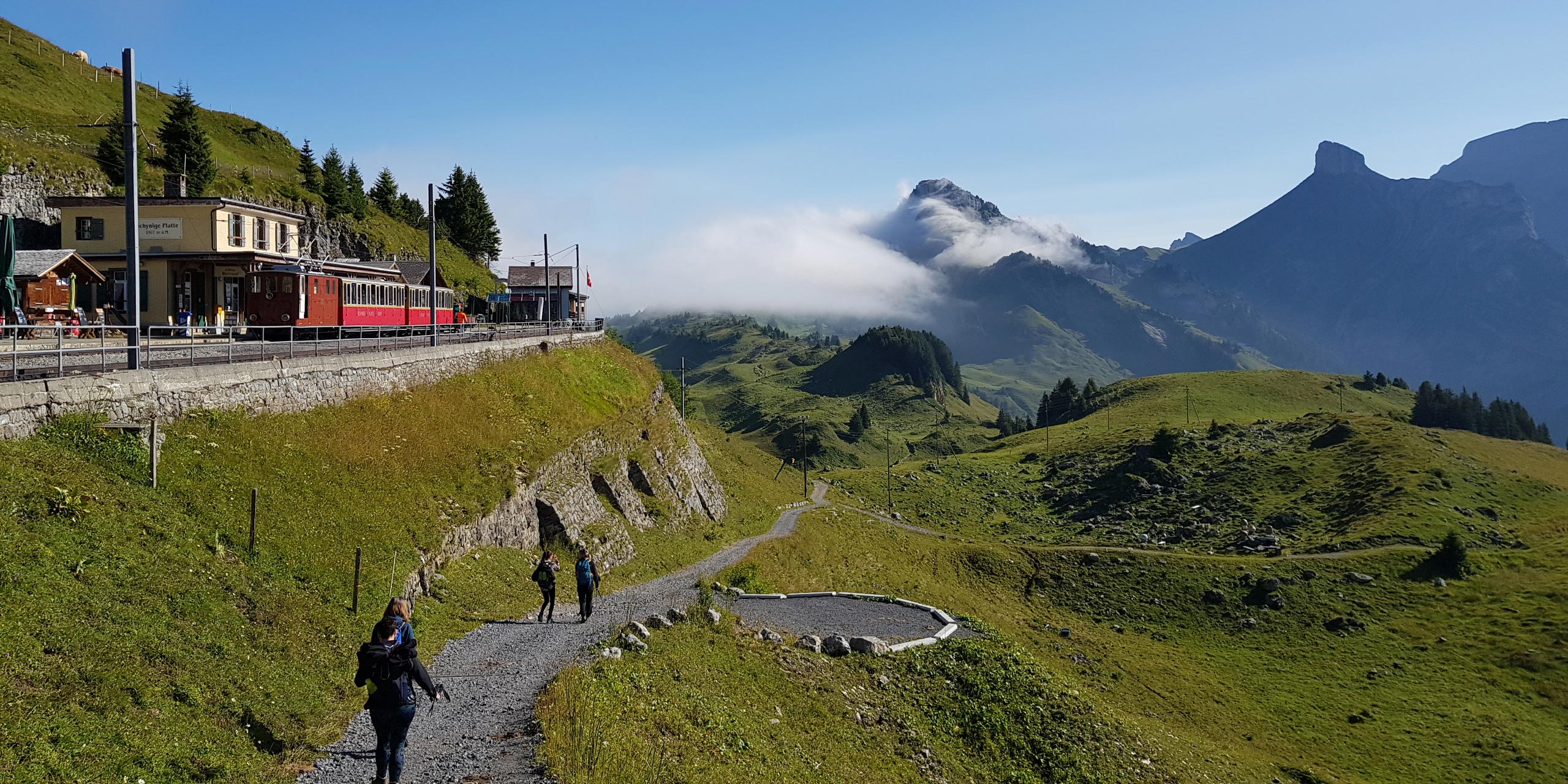 Eine historischen Zahnradbahn inj den Alpen 